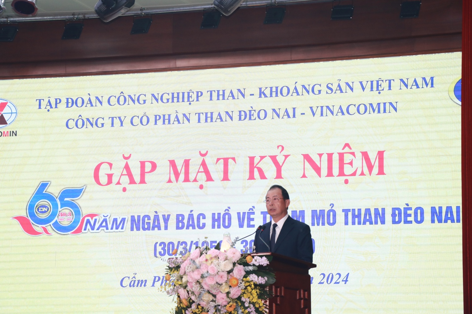 Thợ mỏ Than Đèo Nai 65 năm làm theo lời dạy của Bác Hồ kính yêu Than Đèo Nai 65 năm làm theo lời dạy của Bác Hồ