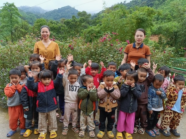 Giếng nước thiện tâm giữa vùng cát trắng gió Lào Giếng nước thiện tâm giữa vùng cát trắng gió Lào