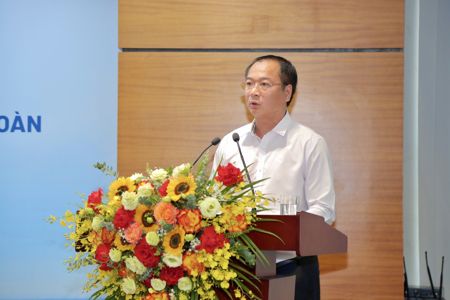 ông Nguyễn Mạnh Tưởng – Trưởng Ban QLDA ĐLDK Sông Hậu 1 trình bày tham luận về giải pháp nâng cao văn hóa phối hợp trong thực thi nhiệm vụ ông Nguyễn Mạnh Tưởng – Trưởng Ban QLDA ĐLDK Sông Hậu 1 trình bày tham luận về giải pháp nâng cao văn hóa phối hợp trong thực thi nhiệm vụ