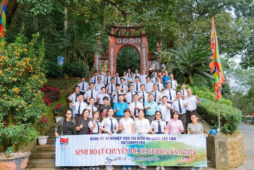 Xí nghiệp Vận tải biển Vietsovpetro tổ chức về nguồn và an sinh xã hội tại Lào Cai