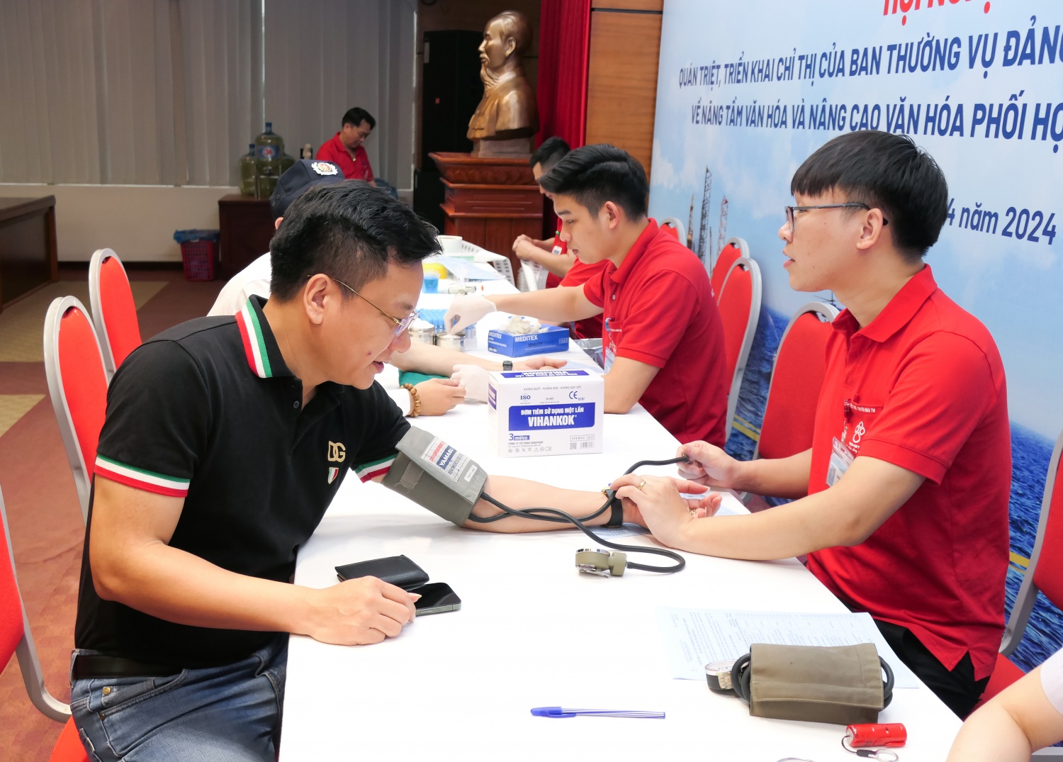 Petrovietnam hưởng ứng chương trình hiến máu nhân đạo "Nhiệt huyết người Dầu khí" Petrovietnam hưởng ứng chương trình hiến máu nhân đạo "Nhiệt huyết người Dầu khí"