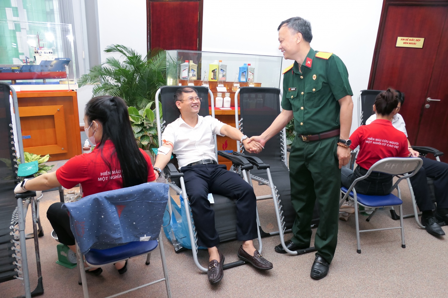 Petrovietnam tổ chức chương trình hiến máu nhân đạo “Nhiệt huyết người Dầu khí” Petrovietnam tổ chức chương trình hiến máu nhân đạo “Nhiệt huyết người Dầu khí”