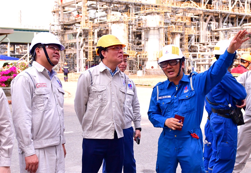 Lãnh đạo Petrovietnam kiểm tra tiến độ BDTT lần 5 NMLD Dung Quất Lãnh đạo Petrovietnam kiểm tra tiến độ BDTT lần 5 NMLD Dung Quất