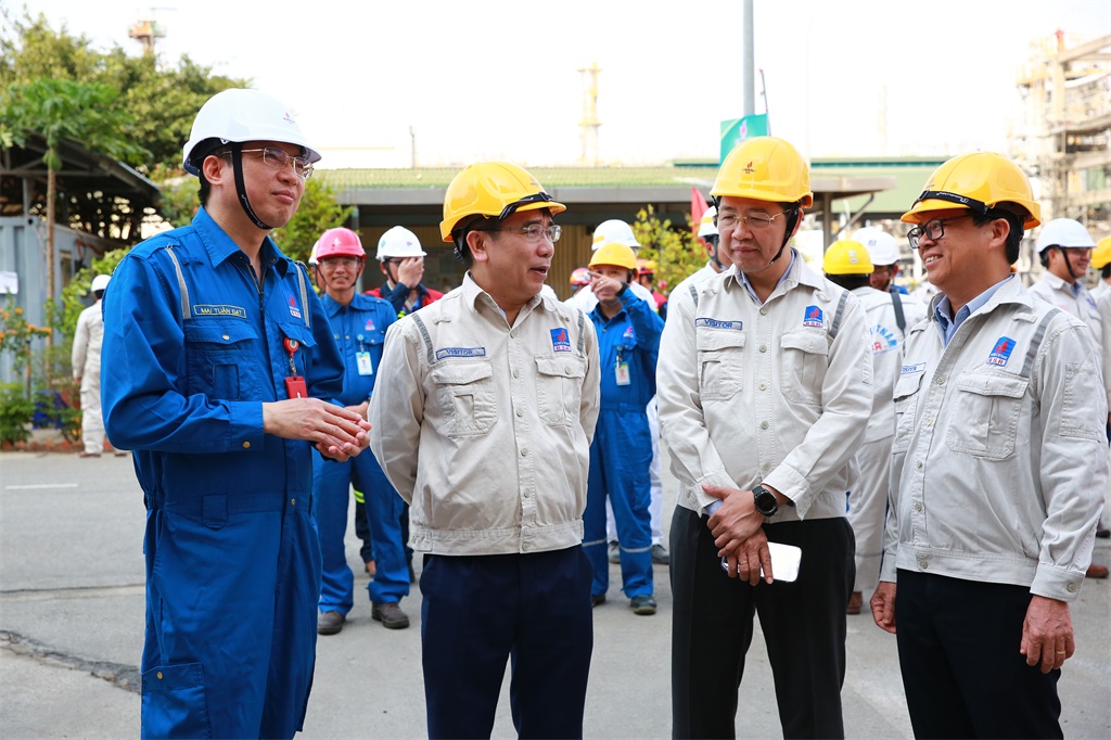 Lãnh đạo Petrovietnam kiểm tra tiến độ BDTT lần 5 NMLD Dung Quất Lãnh đạo Petrovietnam kiểm tra tiến độ BDTT lần 5 NMLD Dung Quất