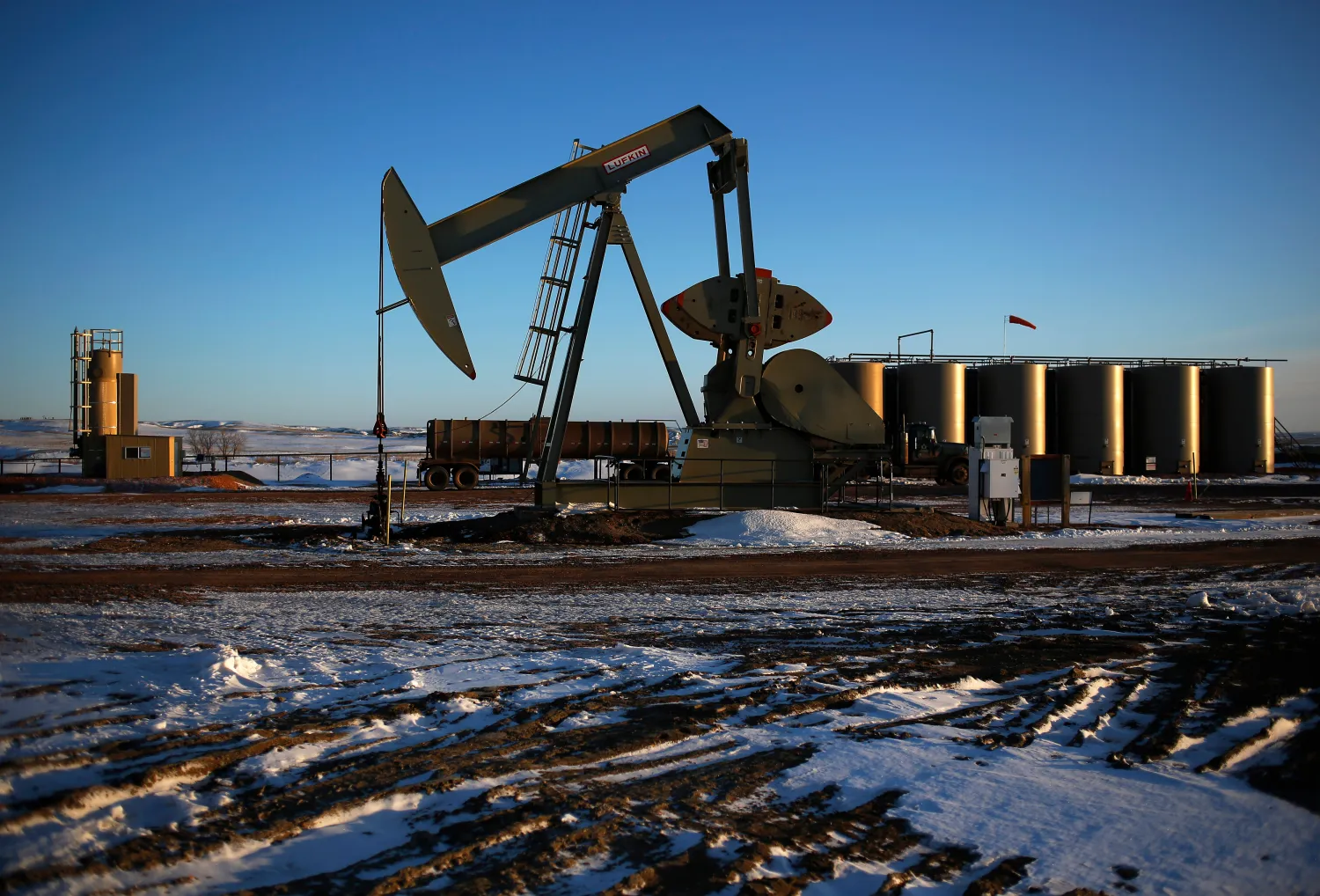 OPEC+ mải cắt giảm sản lượng, Mỹ âm thầm cướp thị phần