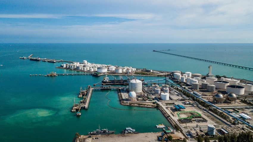 OPEC+ mải cắt giảm sản lượng, Mỹ âm thầm cướp thị phần