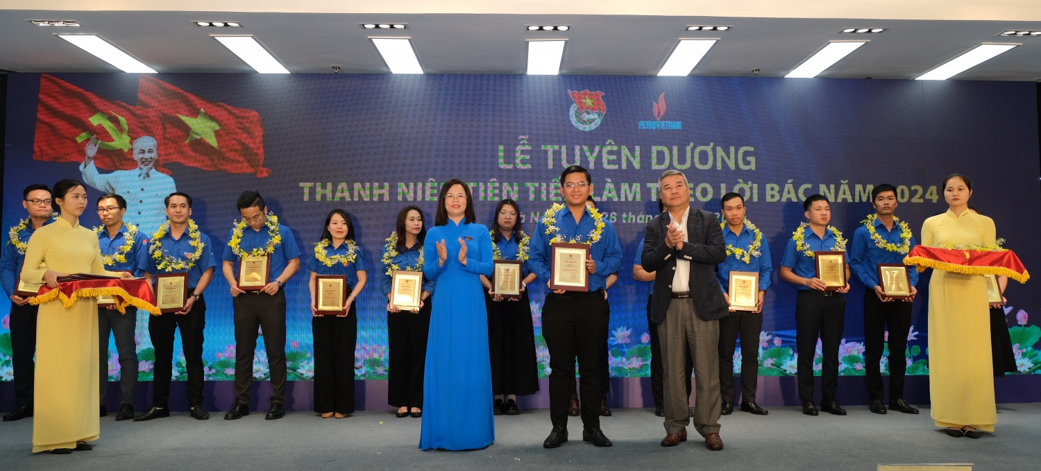 Đồng chí Lê Cẩm Hoàng Tuấn nhận vinh danh Đoàn viên tiêu biểu Đồng chí Lê Cẩm Hoàng Tuấn nhận vinh danh Đoàn viên tiêu biểu