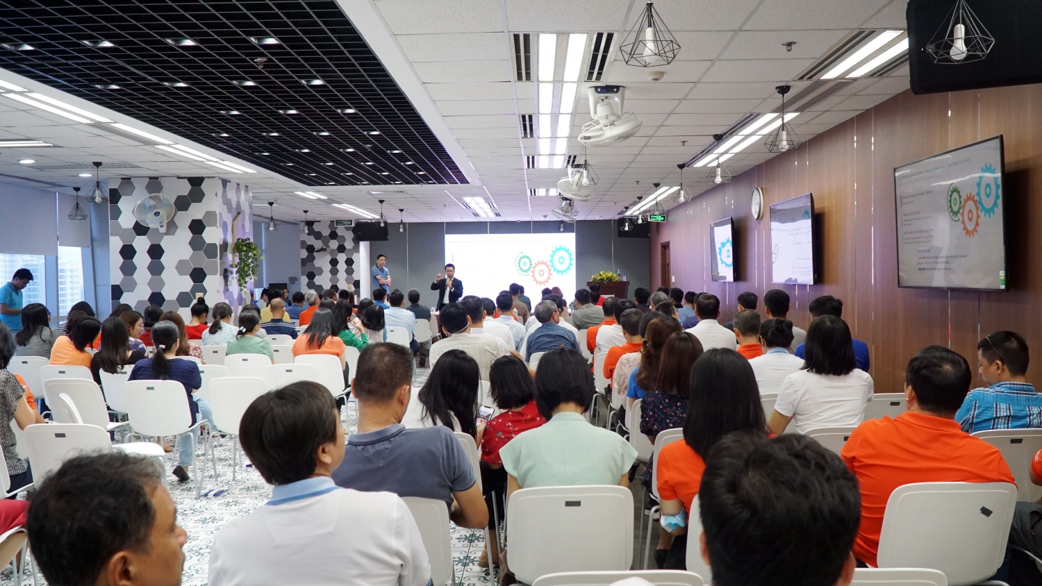 PVEP thúc đẩy triển khai chương trình hành động thích ứng với chuyển dịch năng lượng