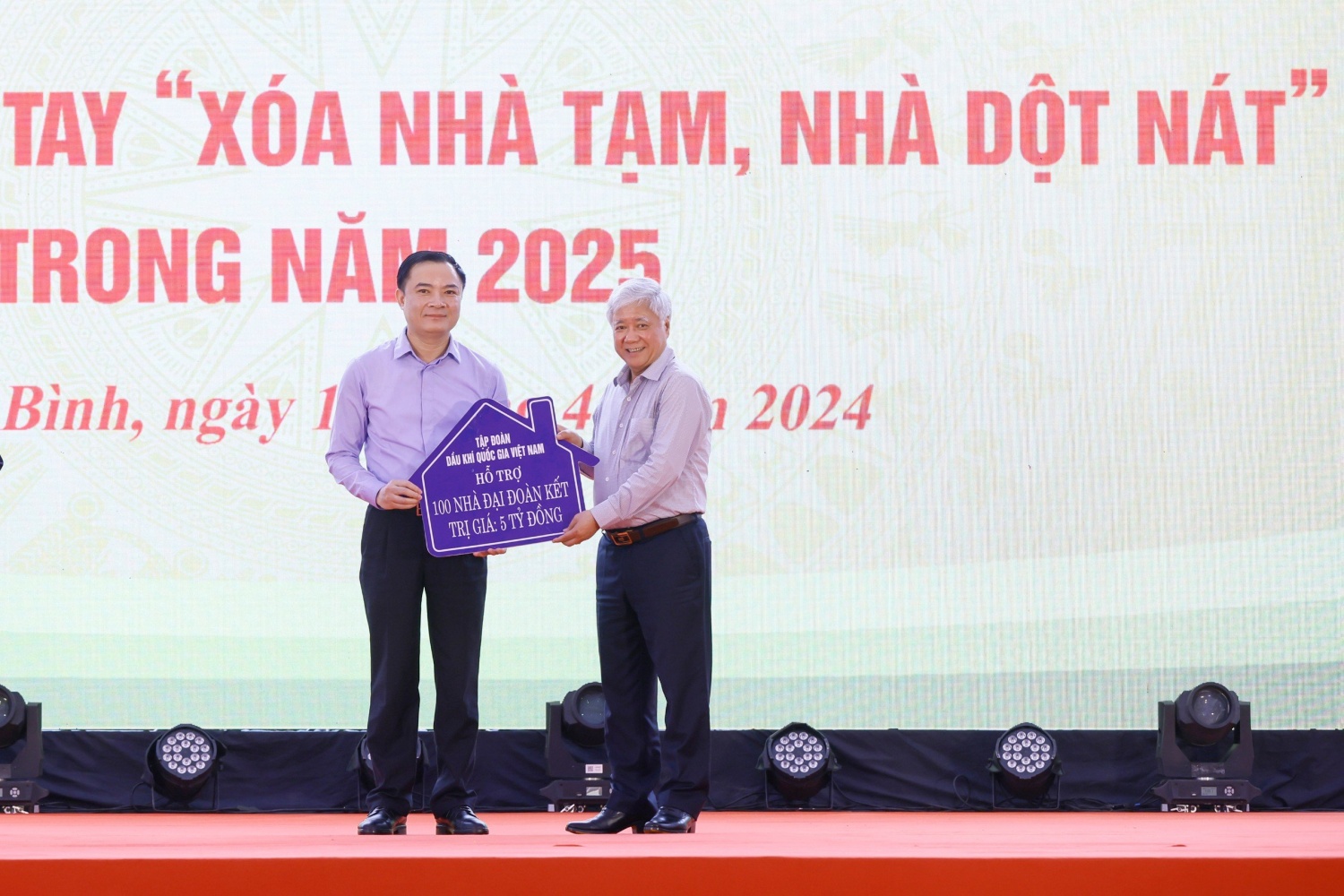 Petrovietnam ủng hộ 5 tỷ đồng cho phong trào 