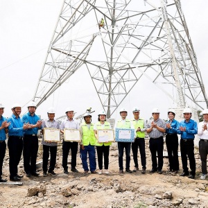 Khen thưởng đột xuất tại công trường thi công đúc móng Dự án đường dây 500kV mạch 3
