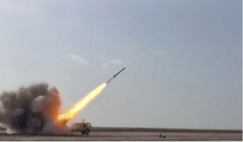 Một đoạn hình ảnh thu được từ Đài truyền hình Nhà nước Iran IRINN vào ngày 21 tháng 12 năm 2021 cho thấy Quân đoàn Vệ binh Cách mạng Hồi giáo (IRGC) bắn tên lửa trong khuôn khổ cuộc tập trận quân sự kéo dài 5 ngày ở ba tỉnh. (AFP) Một đoạn hình ảnh thu được từ Đài truyền hình Nhà nước Iran IRINN vào ngày 21 tháng 12 năm 2021 cho thấy Quân đoàn Vệ binh Cách mạng Hồi giáo (IRGC) bắn tên lửa trong khuôn khổ cuộc tập trận quân sự kéo dài 5 ngày ở ba tỉnh. (AFP)