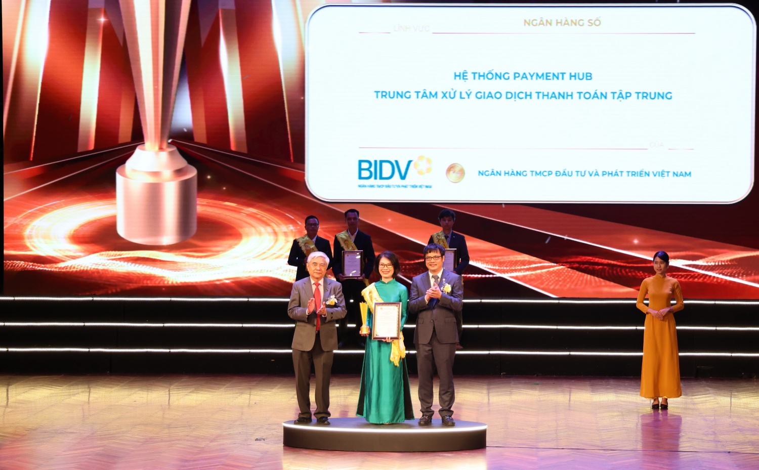 7 sản phẩm, giải pháp của BIDV đạt giải Sao Khuê 2024 7 sản phẩm, giải pháp của BIDV đạt giải Sao Khuê 2024