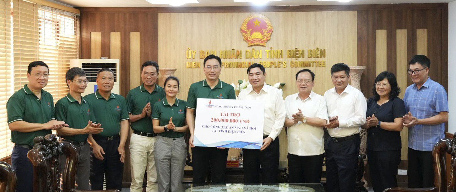 Đoàn công tác trao tặng 200 triệu đồng cho công tác an sinh xã hội tỉnh Điện Biên Đoàn công tác trao tặng 200 triệu đồng cho công tác an sinh xã hội tỉnh Điện Biên