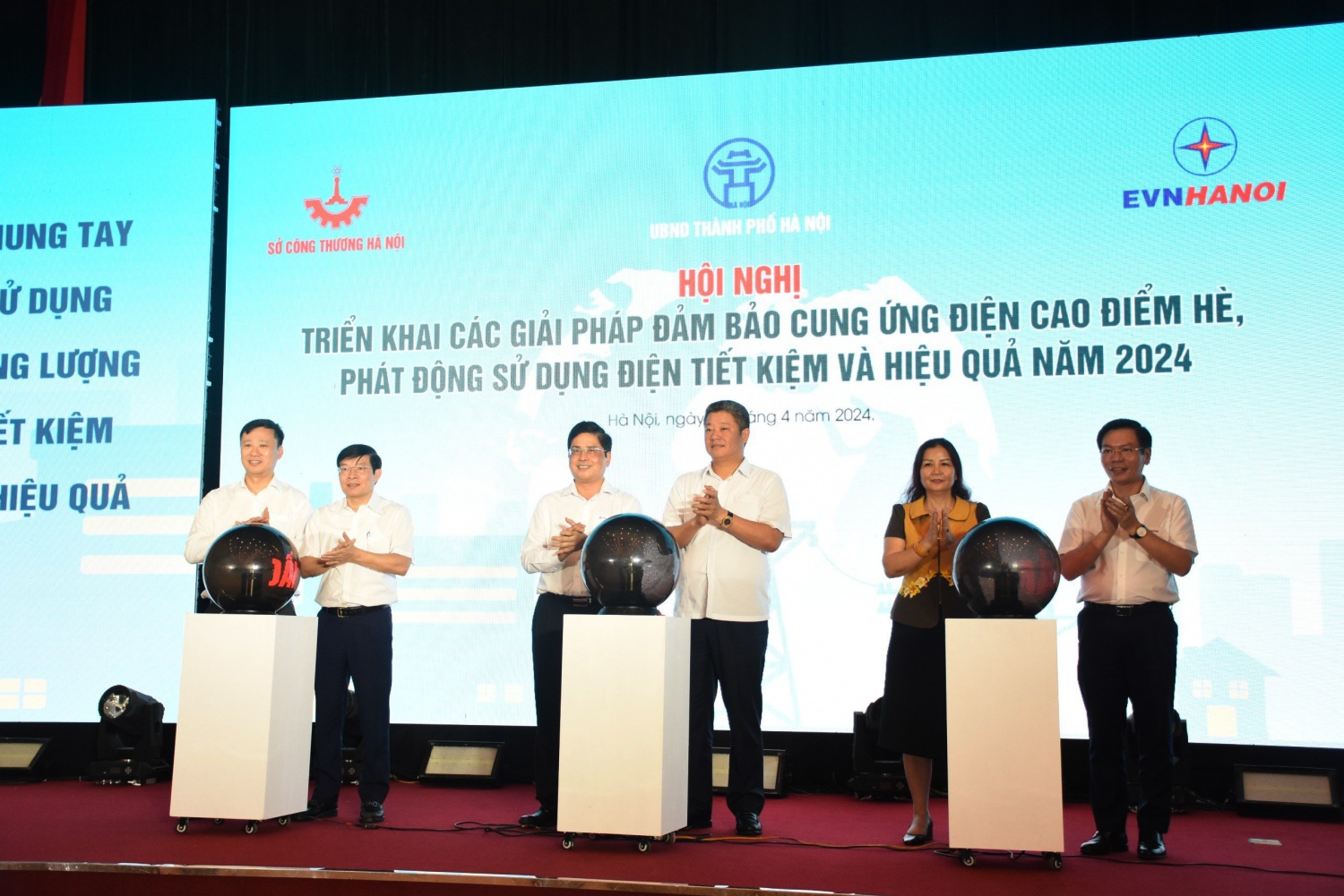 Hà Nội: Mong người dân, doanh nghiệp sử dụng điện tiết kiệm, hiệu quả