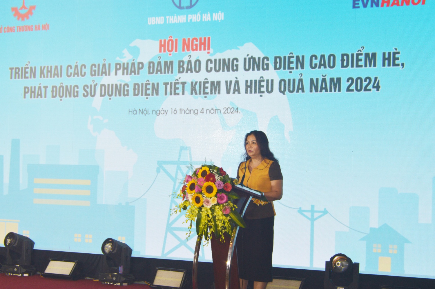 Hà Nội: Mong người dân, doanh nghiệp sử dụng điện tiết kiệm, hiệu quả