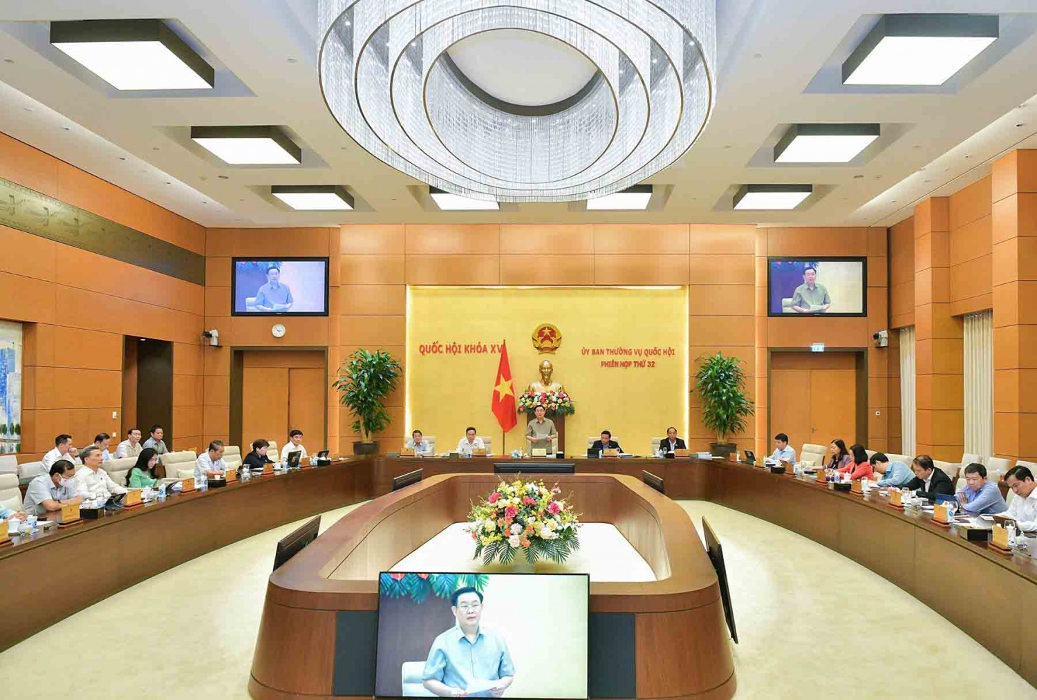 PHIÊN HỌP THỨ 32 CỦA UỶ BAN THƯỜNG VỤ QUỐC HỘI