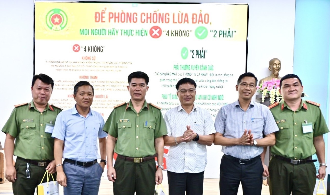 Phòng An ninh Kinh tế và Phòng Tham mưu Công an tỉnh Bà Rịa - Vũng Tàu (BR-VT) phối hợp với Công ty Đường ống khí Nam Côn Sơn (PV GAS NCSP) Phòng An ninh Kinh tế và Phòng Tham mưu Công an tỉnh Bà Rịa - Vũng Tàu (BR-VT) phối hợp với Công ty Đường ống khí Nam Côn Sơn (PV GAS NCSP)