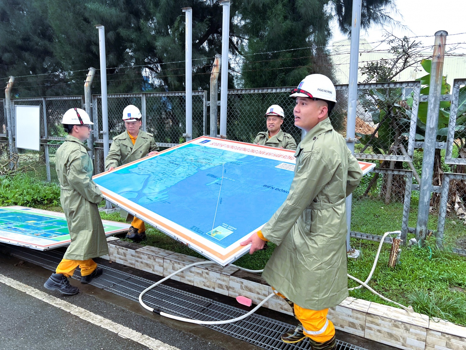 Các CBCNV diễn tập PCTT và TKCN