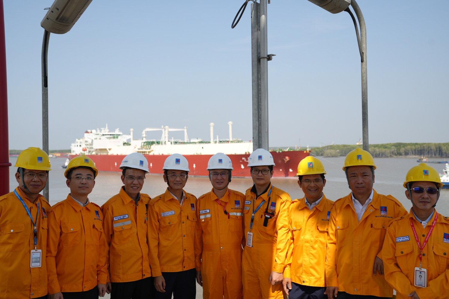 Đại diện lãnh đạo PV GAS cùng đón chuyến tàu LNG thứ 2 về Việt Nam Đại diện lãnh đạo PV GAS cùng đón chuyến tàu LNG thứ 2 về Việt Nam