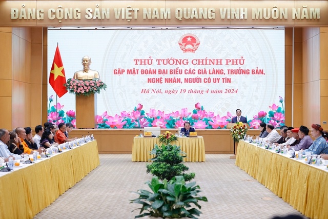 Thủ tướng gặp mặt các già làng, trưởng bản, nghệ nhân, người có uy tín Thủ tướng gặp mặt các già làng, trưởng bản, nghệ nhân, người có uy tín