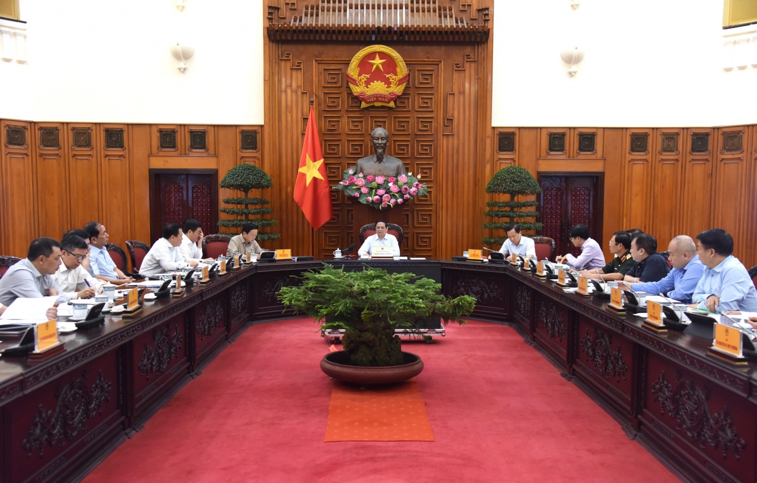 Kiên quyết không để thiếu điện cho sản xuất, kinh doanh và sinh hoạt của nhân dân