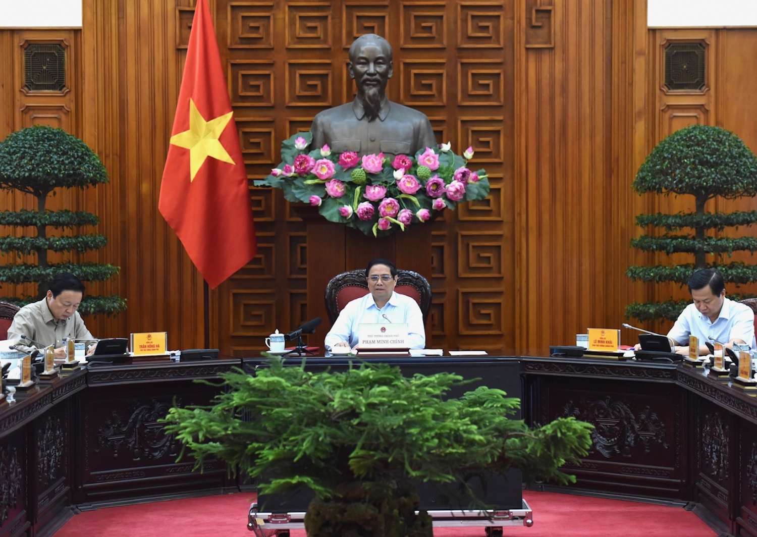 Kiên quyết không để thiếu điện cho sản xuất, kinh doanh và sinh hoạt của nhân dân