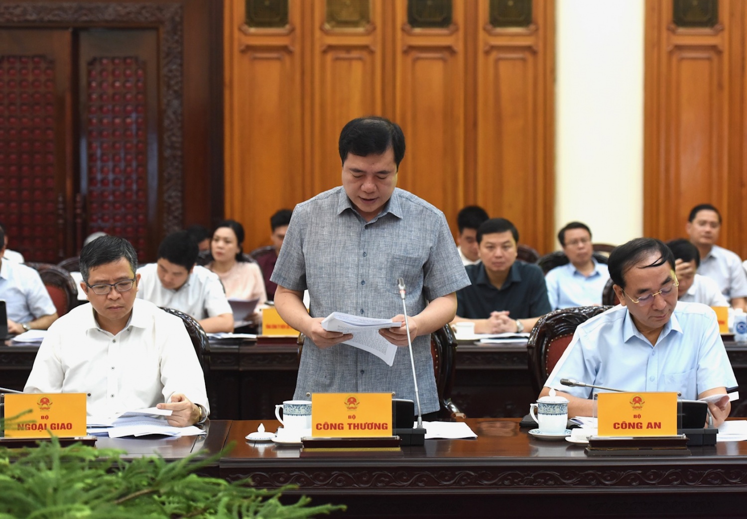 Kiên quyết không để thiếu điện cho sản xuất, kinh doanh và sinh hoạt của nhân dân