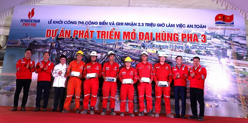 Khởi công thi công biển và ghi nhận 2,3 triệu giờ an toàn Dự án phát triển mỏ Đại Hùng pha 3 Khởi công thi công biển và ghi nhận 2,3 triệu giờ an toàn Dự án phát triển mỏ Đại Hùng pha 3