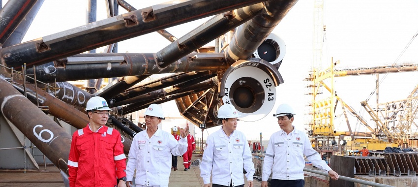 Khởi công thi công biển và ghi nhận 2,3 triệu giờ an toàn Dự án phát triển mỏ Đại Hùng pha 3 Khởi công thi công biển và ghi nhận 2,3 triệu giờ an toàn Dự án phát triển mỏ Đại Hùng pha 3