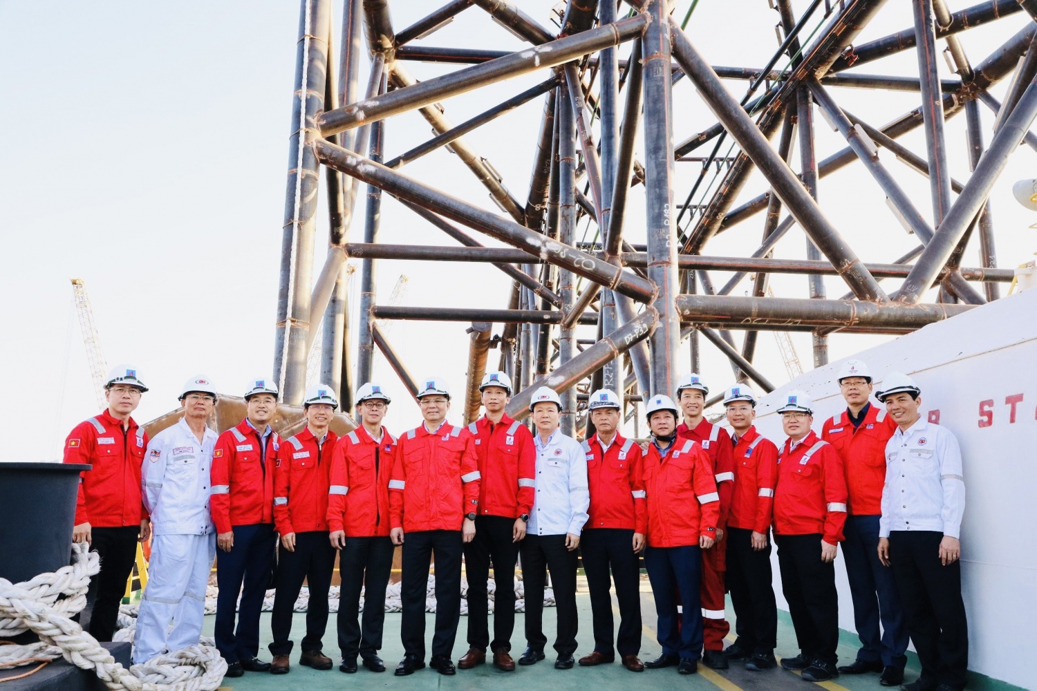 Khởi công thi công biển và ghi nhận 2,3 triệu giờ an toàn Dự án phát triển mỏ Đại Hùng pha 3 Khởi công thi công biển và ghi nhận 2,3 triệu giờ an toàn Dự án phát triển mỏ Đại Hùng pha 3