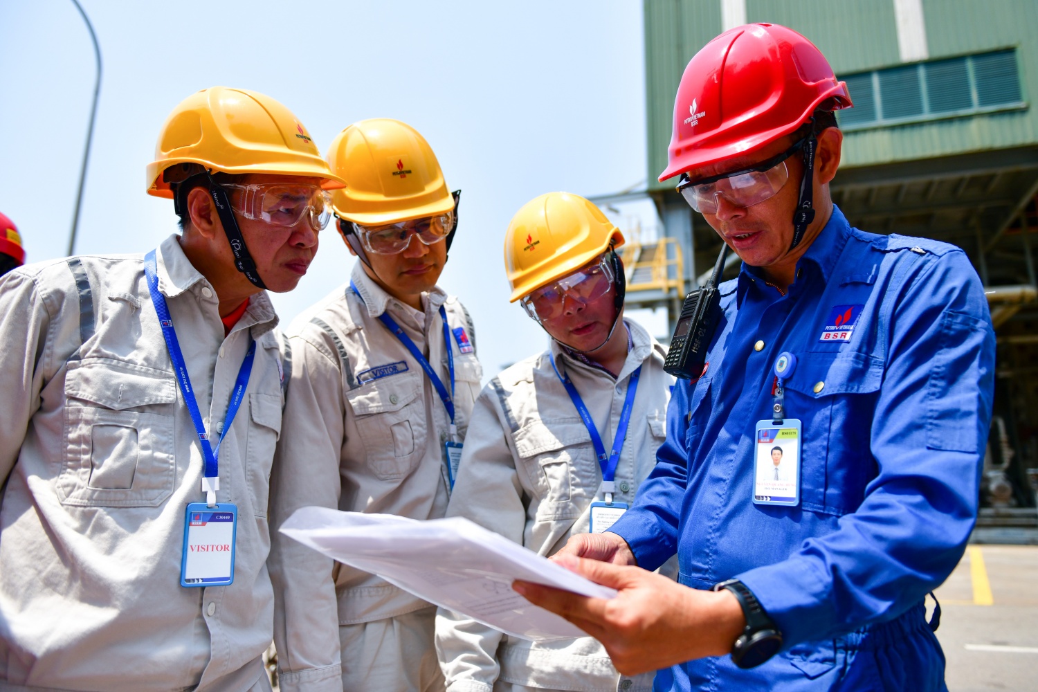 Đoàn kiểm tra ATSKMT của Petrovietnam làm việc tại BSR