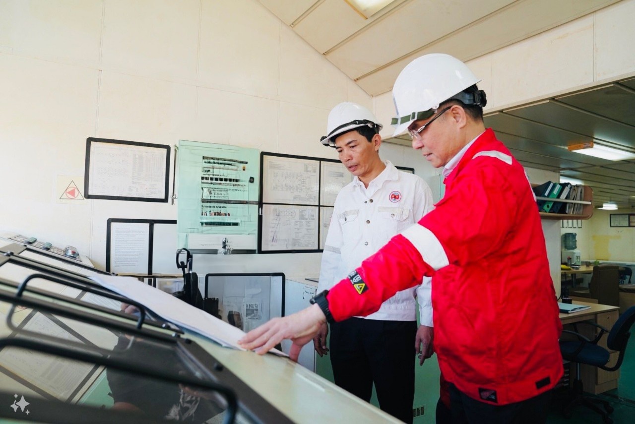 Khởi công thi công biển và ghi nhận 2,3 triệu giờ an toàn Dự án phát triển mỏ Đại Hùng pha 3 Khởi công thi công biển và ghi nhận 2,3 triệu giờ an toàn Dự án phát triển mỏ Đại Hùng pha 3