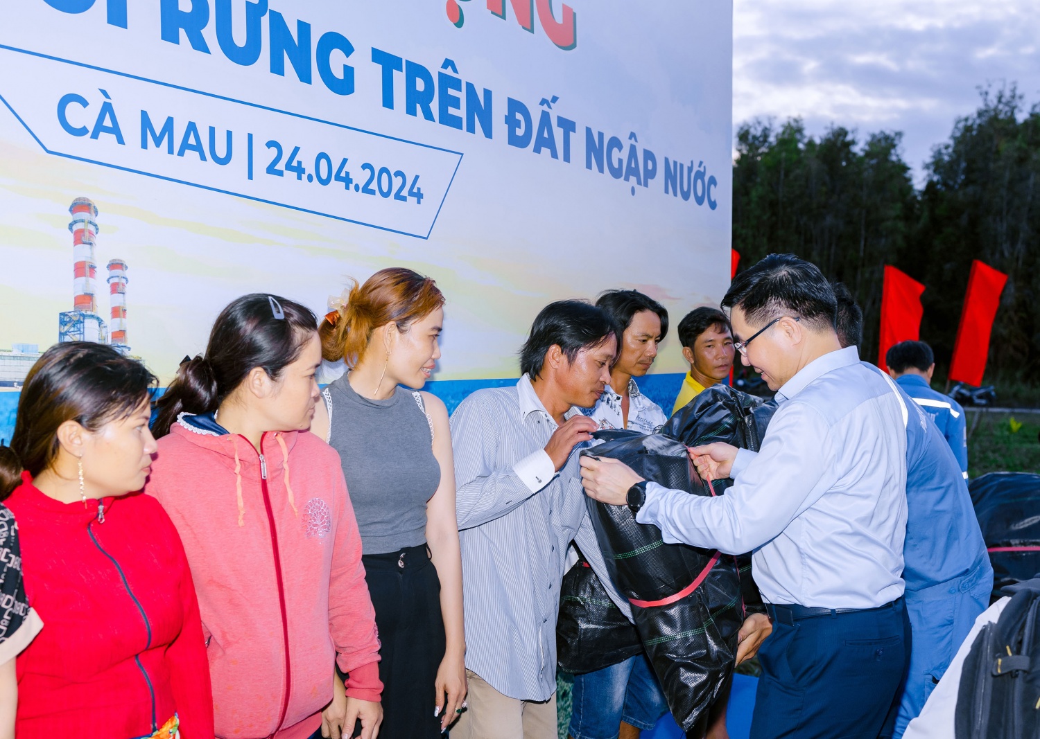 Petrovietnam phát động trồng cây phục hồi rừng trên đất ngập nước