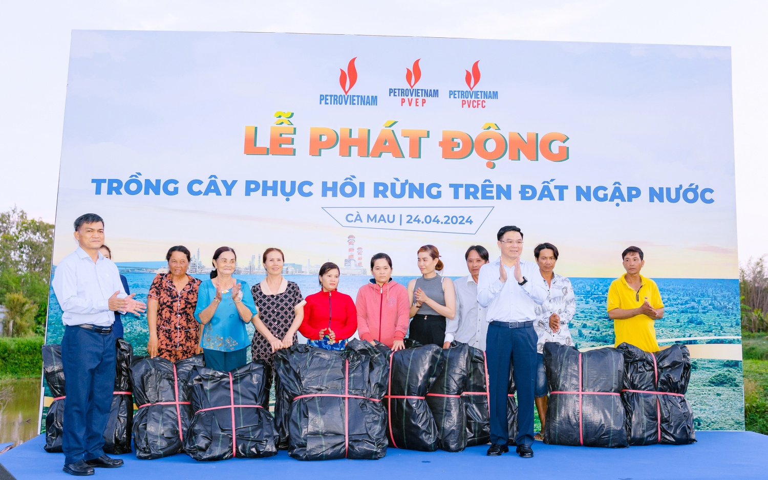 Petrovietnam phát động trồng cây phục hồi rừng trên đất ngập nước
