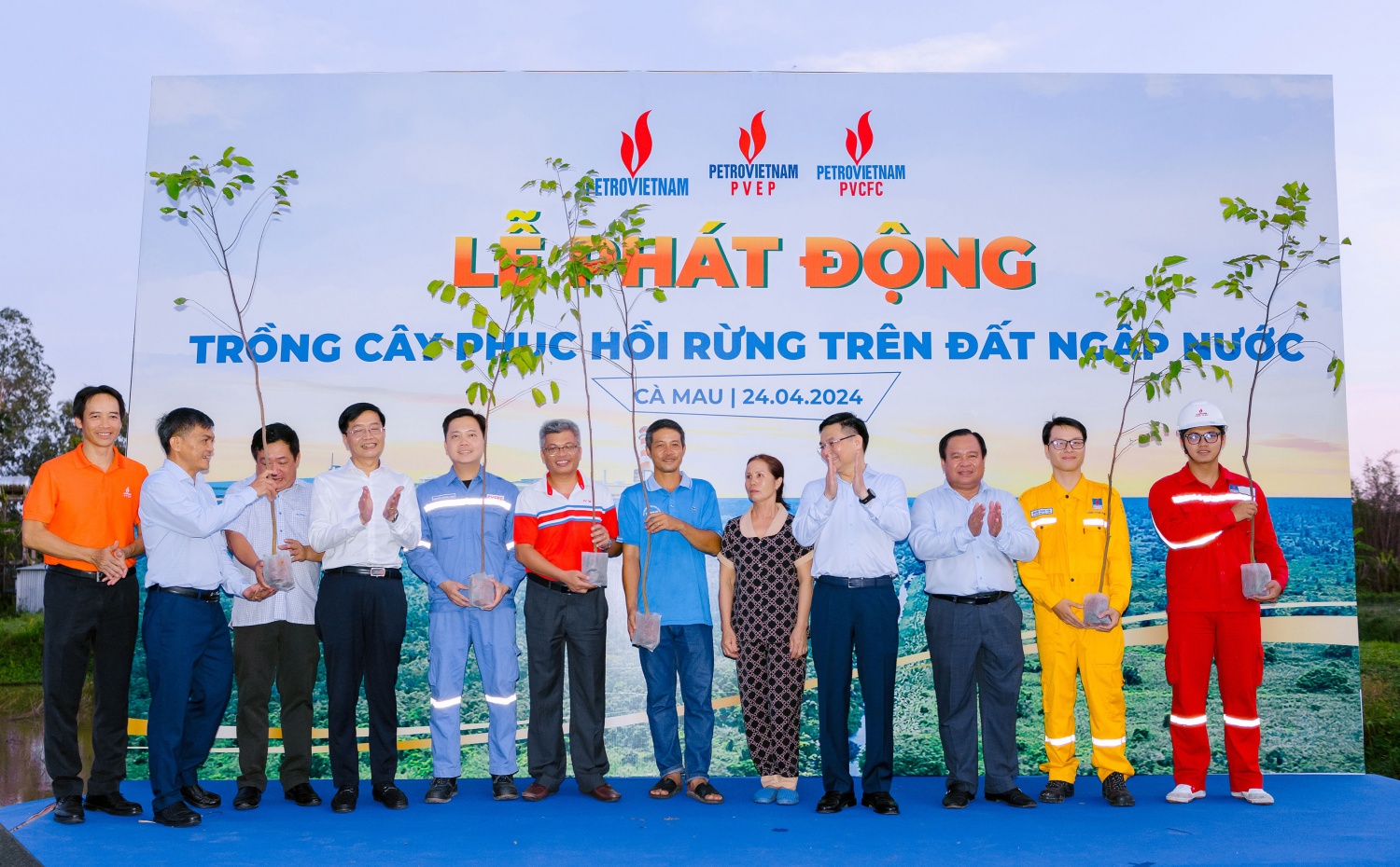 [Chùm ảnh] Petrovietnam phát động “Phục hồi rừng trên đất ngập nước" vì một Việt Nam xanh