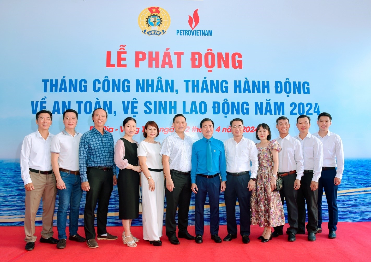 Lắp dựng thành công panel row-a chân đế giàn BK-23 mỏ Bạch Hổ