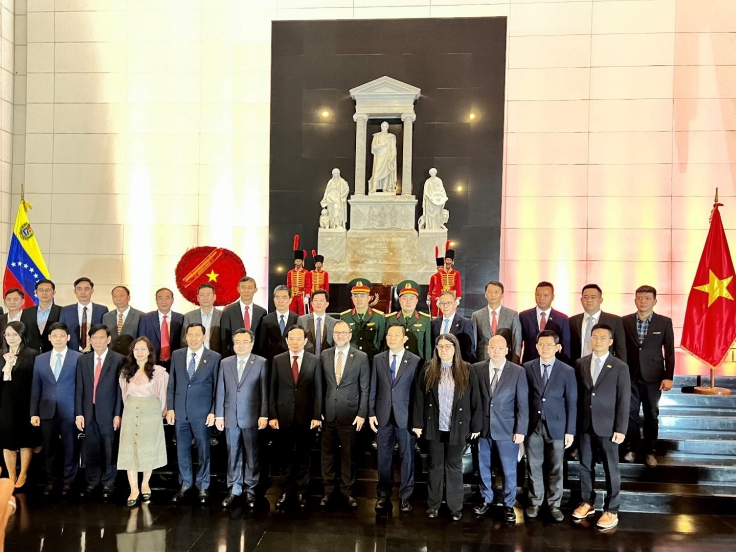 Petrovietnam thúc đẩy tiến độ công tác đầu tư, thương mại, dịch vụ tại Venezuela