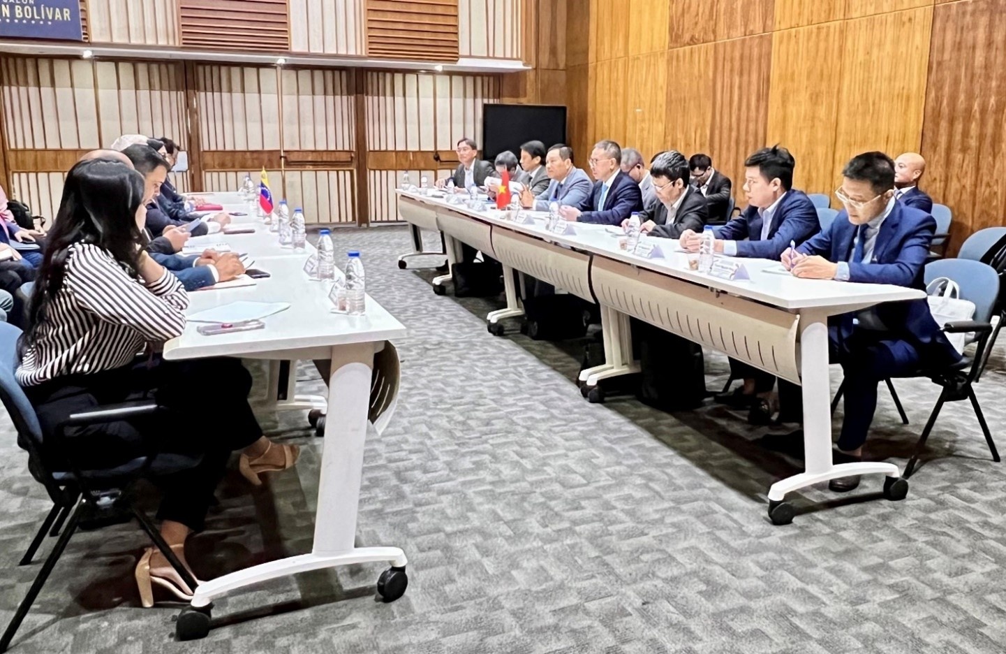 Petrovietnam thúc đẩy tiến độ công tác đầu tư, thương mại, dịch vụ tại Venezuela