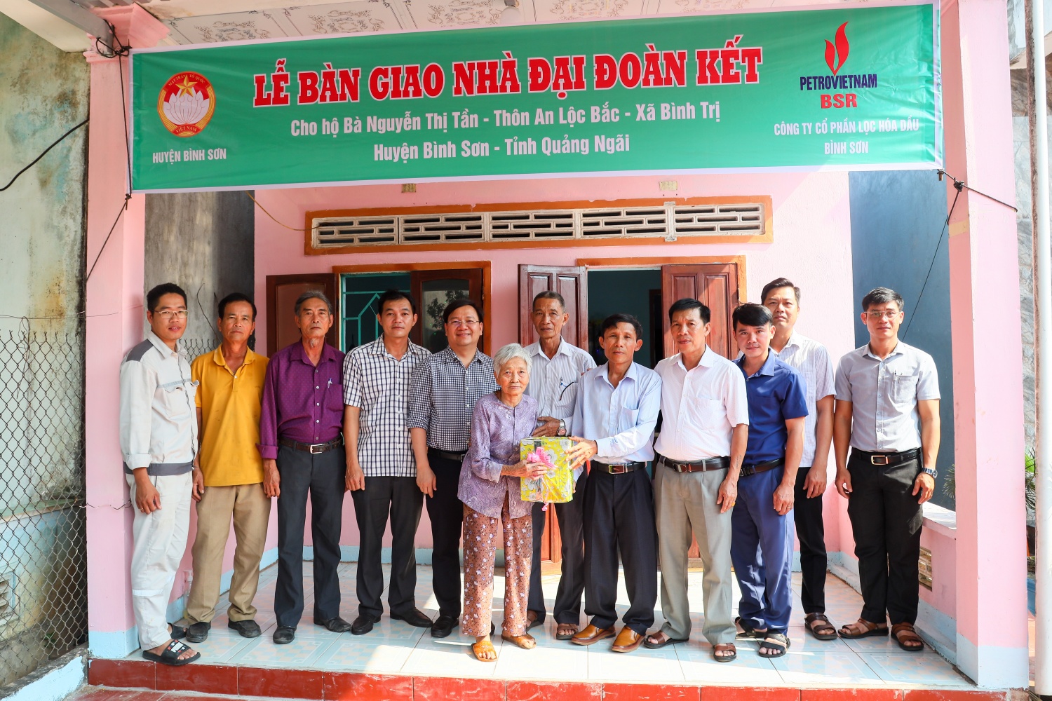 BSR bàn giao nhà Đại đoàn kết nhân dịp kỷ niệm Ngày thống nhất đất nước