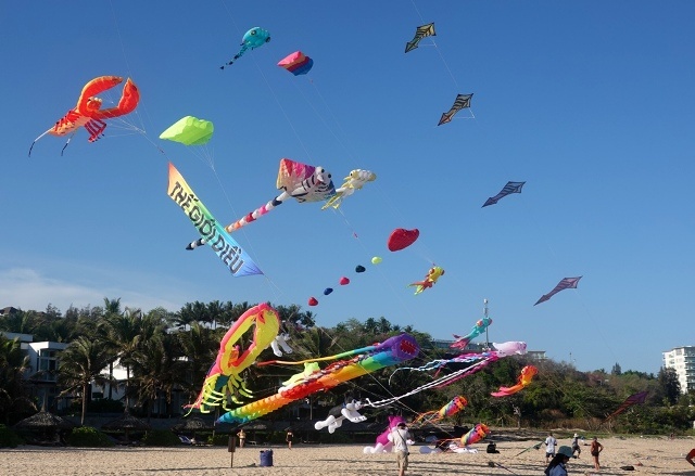 Bình Thuận: Lễ hội thả diều thu hút du khách Bình Thuận: Lễ hội thả diều Hello Sunny thu hút du khách