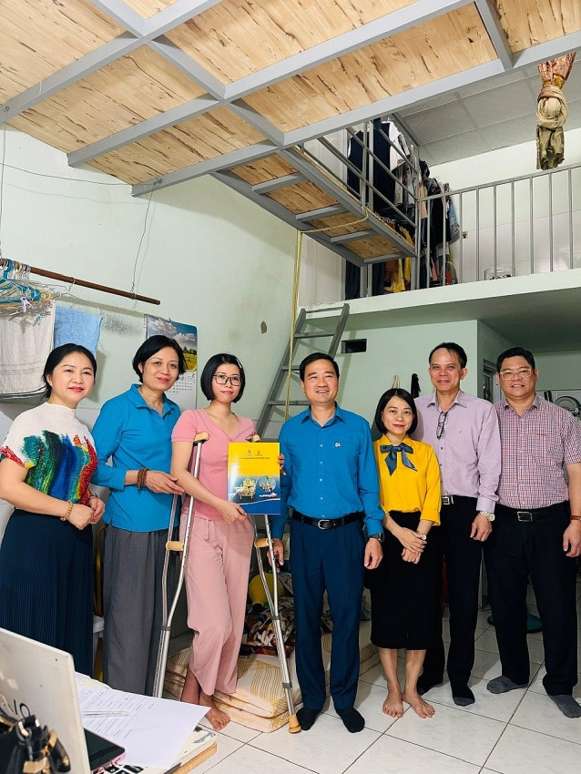 CĐ DKVN thăm, động viên và tặng quà người lao động khó khăn tại tỉnh Bà Rịa – Vũng Tàu và TP.HCM nhân Tháng Công nhân năm 2024