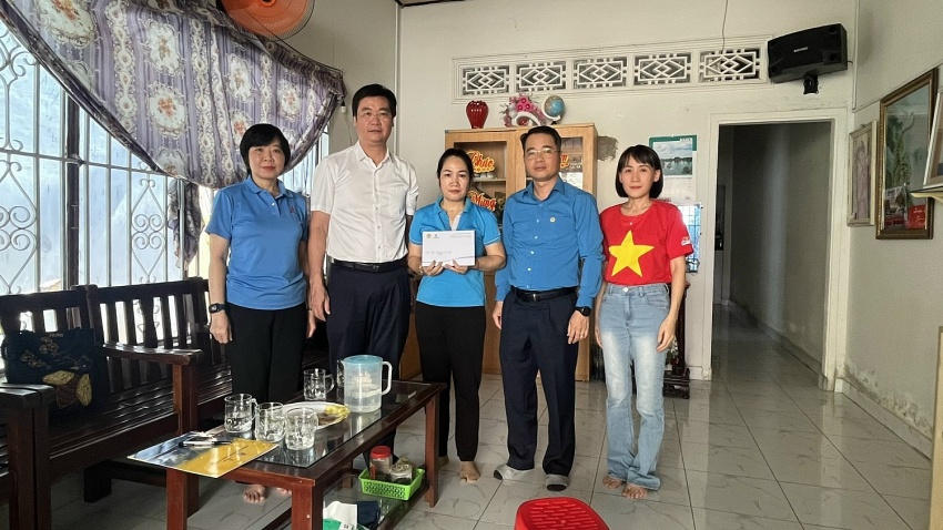 CĐ DKVN thăm, động viên và tặng quà người lao động khó khăn tại tỉnh Bà Rịa – Vũng Tàu và TP.HCM nhân Tháng Công nhân năm 2024