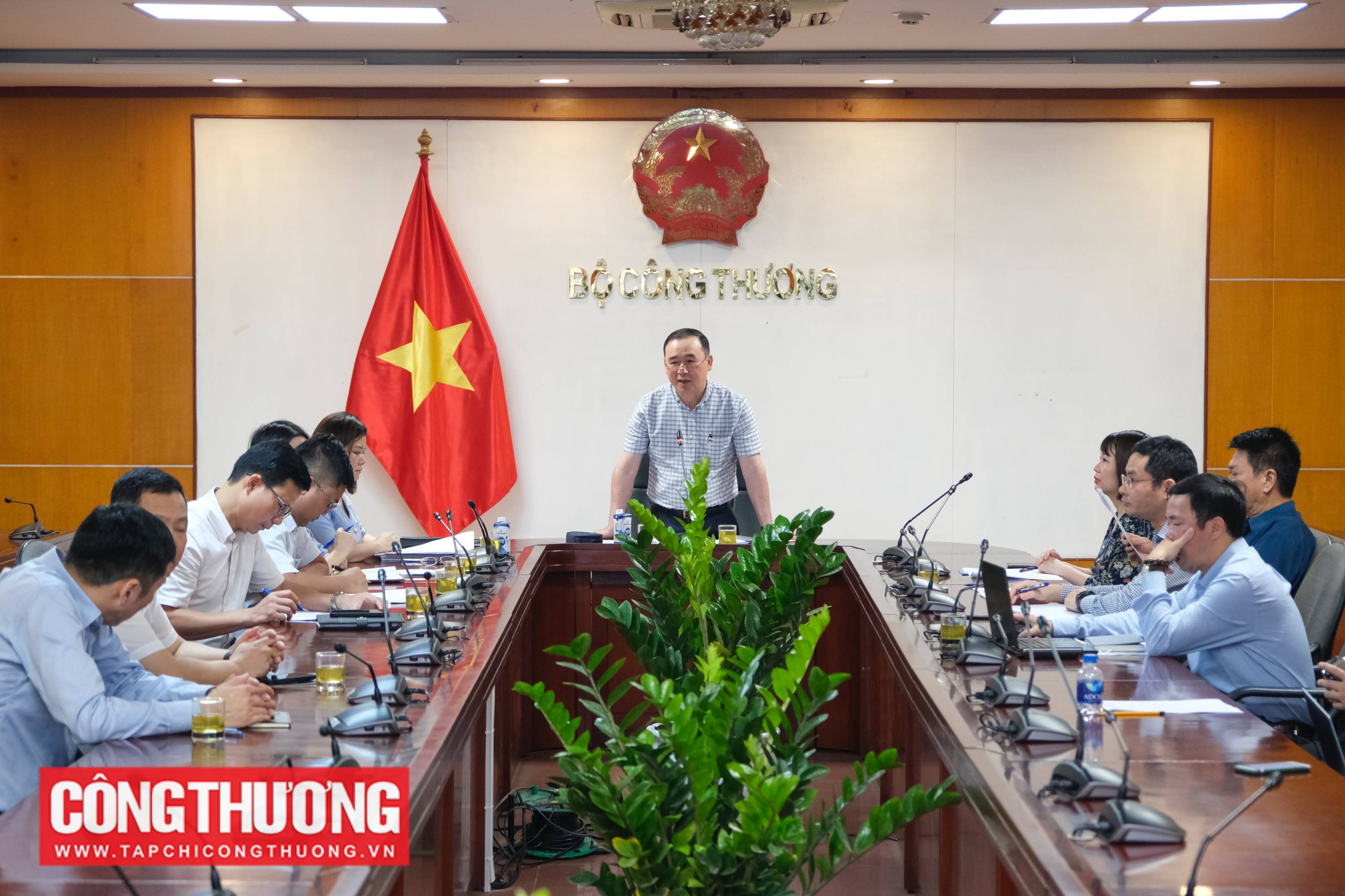 Đề xuất sửa đổi một số quy định trong hoạt động kinh doanh xăng dầu Sáng 4/5/2024, Vụ Thị trường trong nước (Bộ Công Thương) đã tổ chức Hội nghị lấy ý kiến góp ý Dự thảo Thông tư quy định, sửa đổi, bổ sung và bãi bỏ một số quy định trong hoạt động kinh doanh xăng dầu và phổ biến Nghị định 80/2023/NĐ-CP của Chính phủ