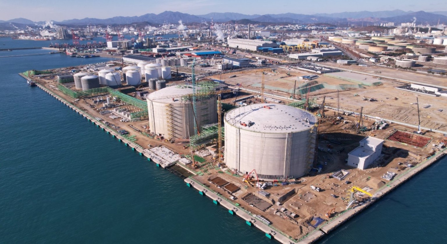 Châu Á tìm kiếm thêm dầu từ quốc gia mới rời khỏi OPEC Châu Á tìm kiếm thêm dầu từ quốc gia mới rời khỏi OPEC