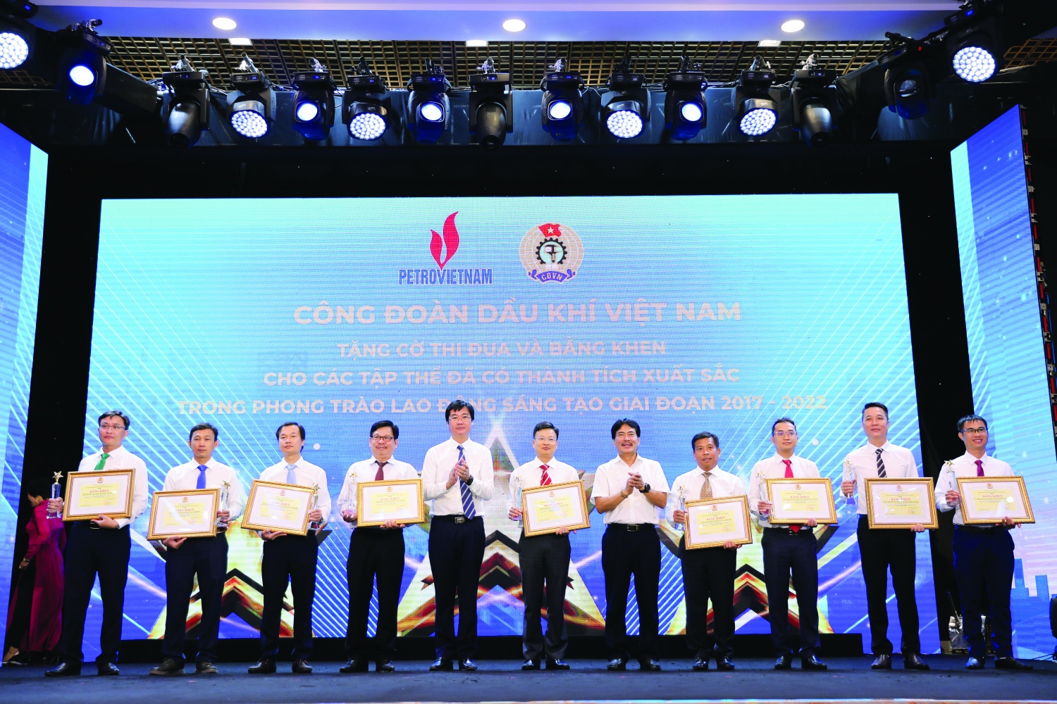 Nghị quyết Đại hội VII Công đoàn Dầu khí Việt Nam được cụ thể hóa trong thực tiễn hoạt động Nghị quyết Đại hội VII Công đoàn Dầu khí Việt Nam được cụ thể hóa trong thực tiễn hoạt động