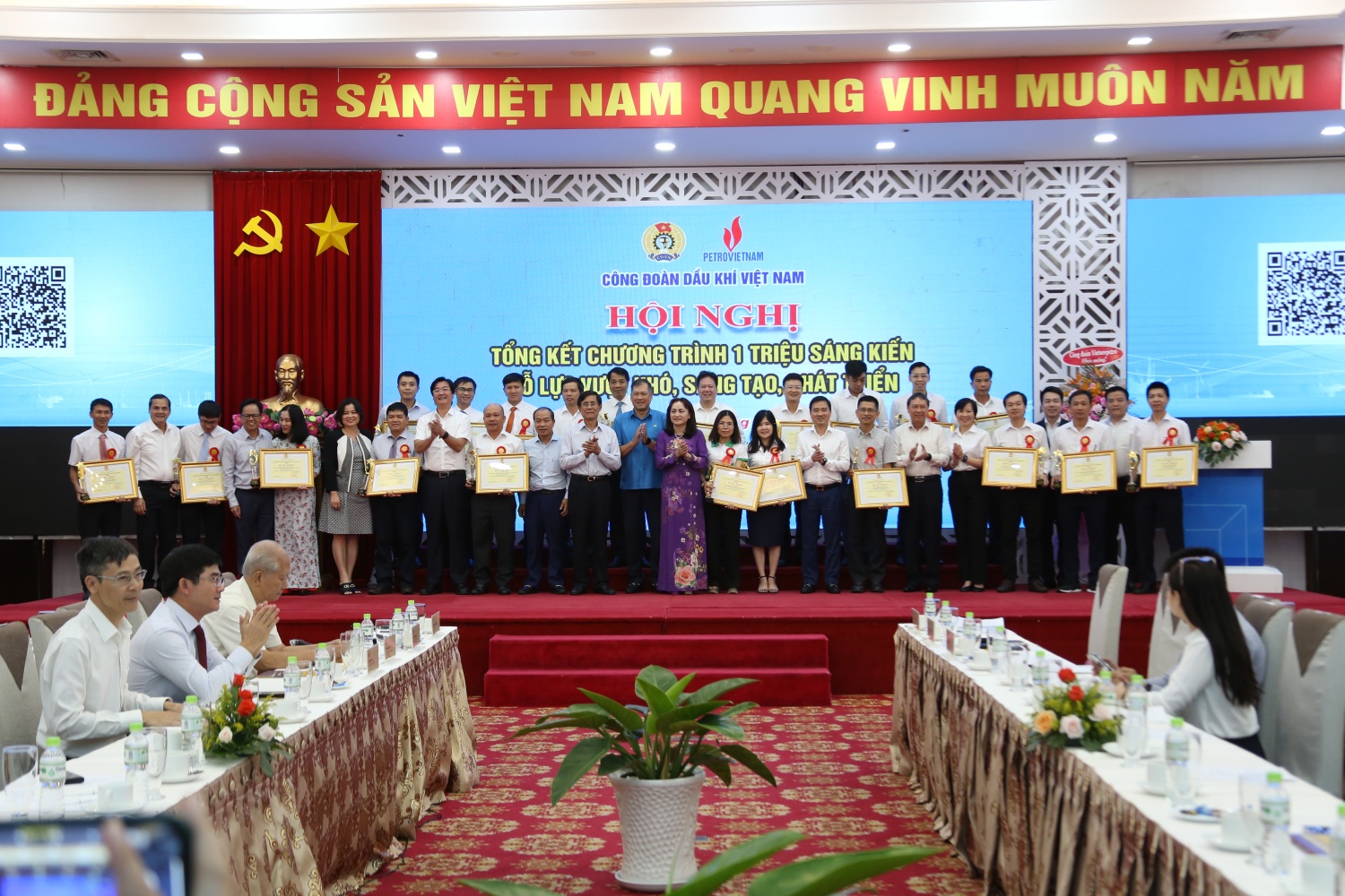 Nghị quyết Đại hội VII Công đoàn Dầu khí Việt Nam được cụ thể hóa trong thực tiễn hoạt động Nghị quyết Đại hội VII Công đoàn Dầu khí Việt Nam được cụ thể hóa trong thực tiễn hoạt động