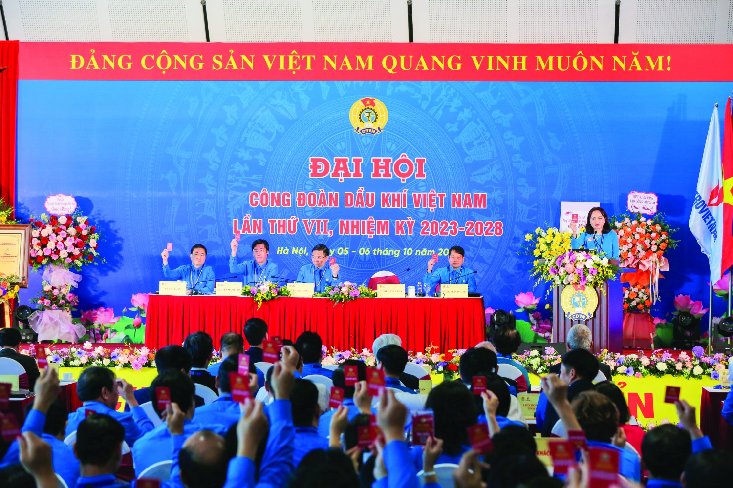 Nghị quyết Đại hội VII Công đoàn Dầu khí Việt Nam được cụ thể hóa trong thực tiễn hoạt động Nghị quyết Đại hội VII Công đoàn Dầu khí Việt Nam được cụ thể hóa trong thực tiễn hoạt động