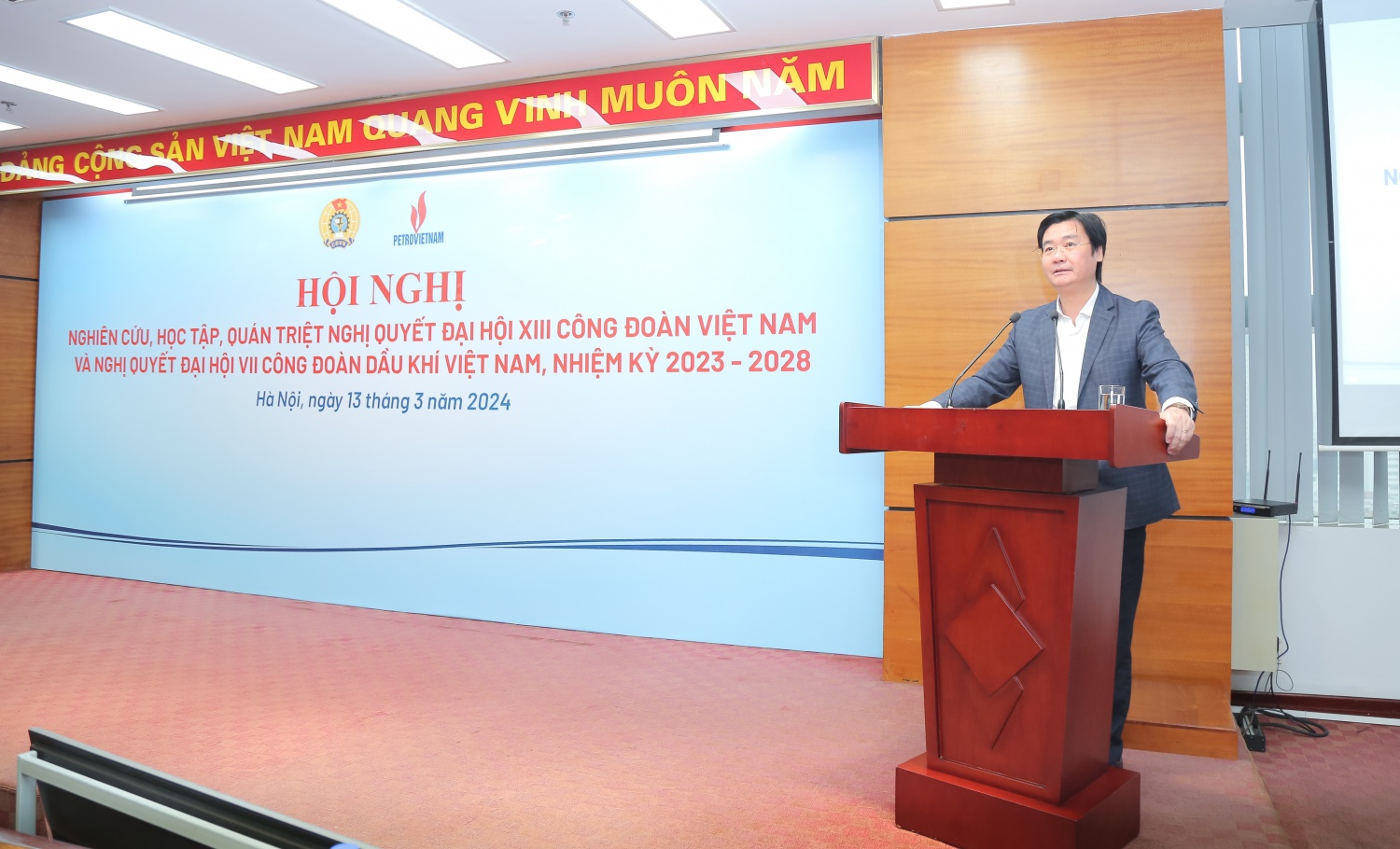 Công đoàn Dầu khí Việt Nam quyết tâm đưa Nghị quyết Đại hội XIII Công đoàn Việt Nam vào thực tiễn Công đoàn Dầu khí Việt Nam quyết tâm đưa Nghị quyết Đại hội XIII Công đoàn Việt Nam vào thực tiễn