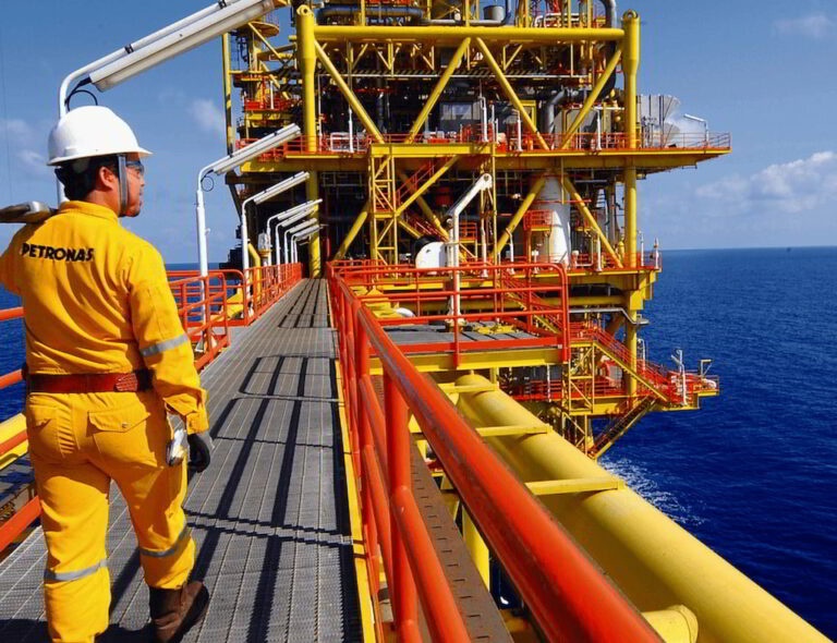 Các quốc gia đang phát triển phải làm gì với những phát hiện dầu khí mới giữa làn sóng xanh Các quốc gia đang phát triển phải làm gì với những phát hiện dầu khí mới giữa làn sóng xanh