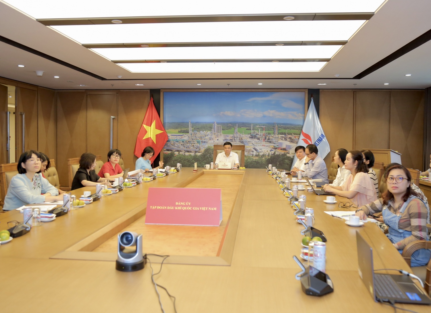 Đảng ủy Tập đoàn học tập quán triệt Nghị quyết của Bộ Chính trị về xây dựng và phát huy vai trò của đội ngũ doanh nhân Việt Nam trong thời kỳ mới Đảng ủy Tập đoàn học tập quán triệt Nghị quyết của Bộ Chính trị về xây dựng và phát huy vai trò của đội ngũ doanh nhân Việt Nam trong thời kỳ mới